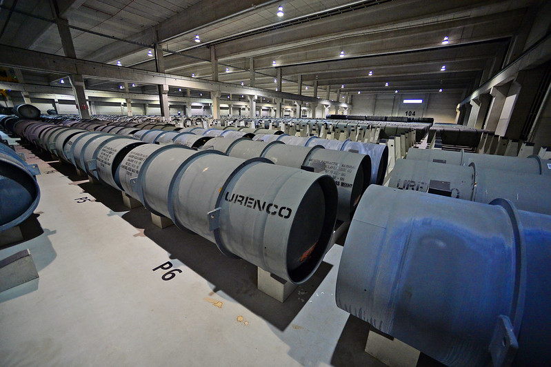 Specjalne certyfikowane, stalowe pojemniki do przechowywania UF6 w firmie URENCO w Almelo w Holandii