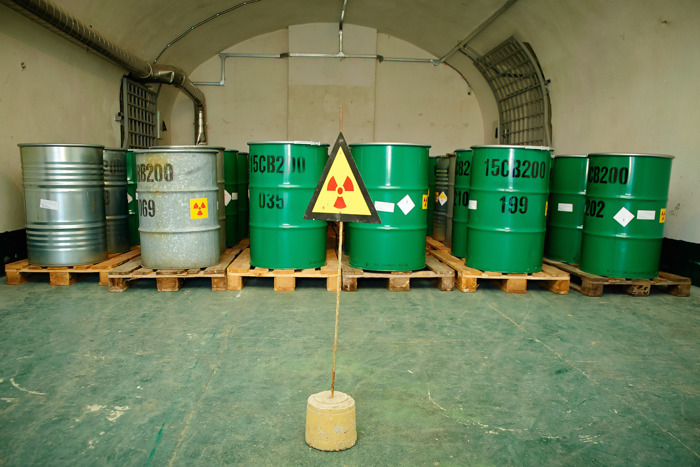 Bębny z odpadami składowane w Krajowym Składowisku Odpadów Promieniotwórczych