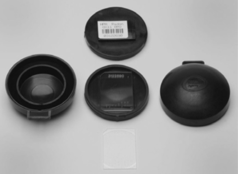 Komora dyfuzyjna z umieszczoną płytką CR-39